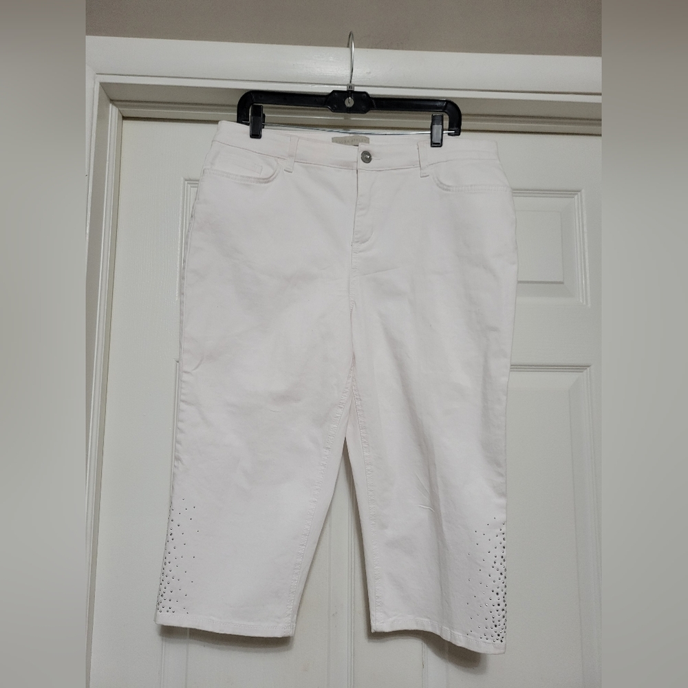 SZ (16P) WHITE LAURA ASHLEY CAPRIS W/GLITTERING STUDS ON SIDE